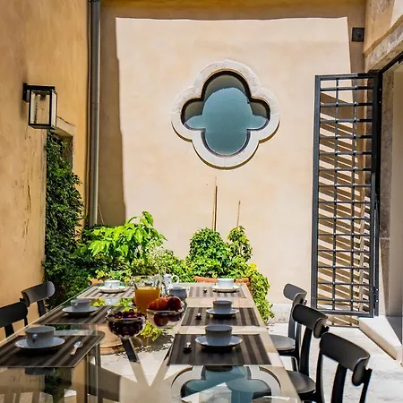 Appartamento Sartor With Canal View And Private Court Venezia