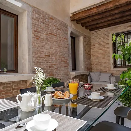 Apartamento Sartor With Canal View And Private Court