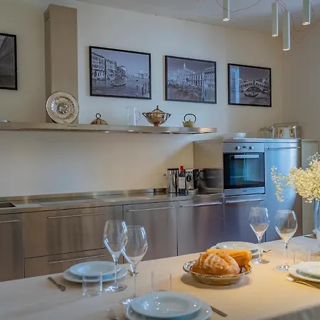 Sartor With Canal View And Private Court Venecia