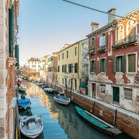 Sartor With Canal View And Private Court Venecia