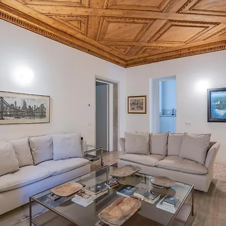 Sartor With Canal View And Private Court *