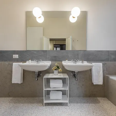 Sartor With Canal View And Private Court Apartament