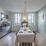 Sartor With Canal View And Private Court Appartamento