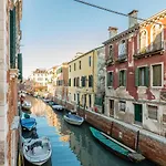Sartor With Canal View And Private Court Venezia
