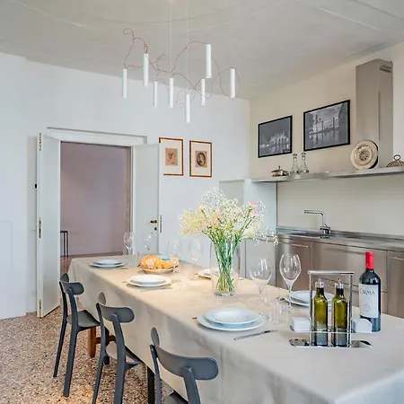 Sartor With Canal View And Private Court *