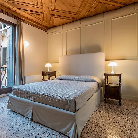 Sartor With Canal View And Private Court Appartamento