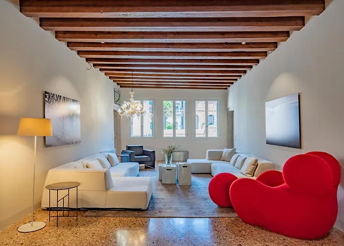 Appartamento Sartor With Canal View And Private Court Venezia